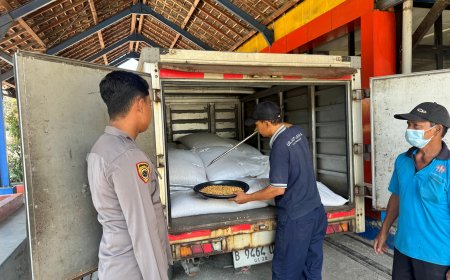 Polres Pelabuhan Tanjungperak Bantu Petani Distribusikan Jagung Hasil Panen ke Bulog